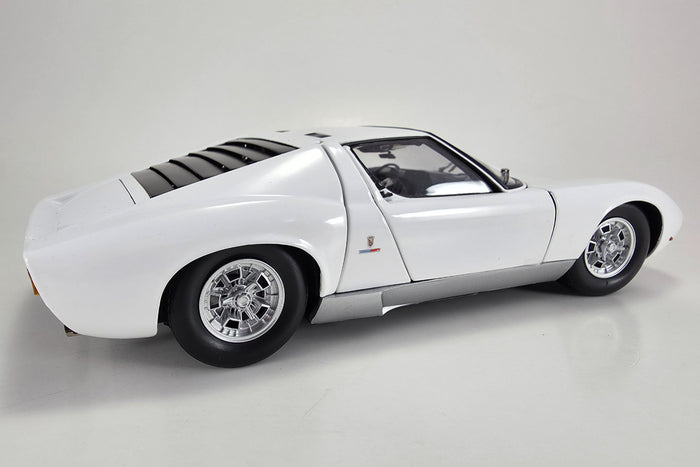 1:18 Scale Lamborghini Miura P400 by Kyosho | White Variant Rear Quarter