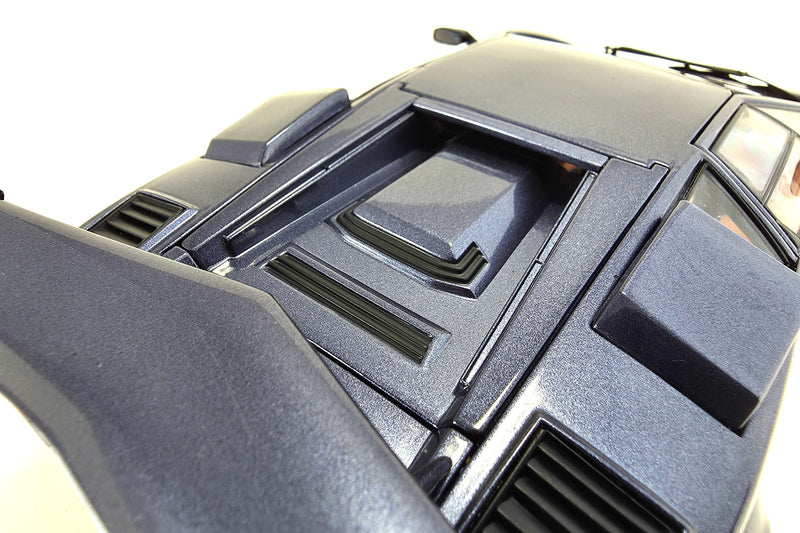 1:18-scale Lamborghini Countach 5000 Quattrovalvole by Kyosho | Engine Cover Bulge
