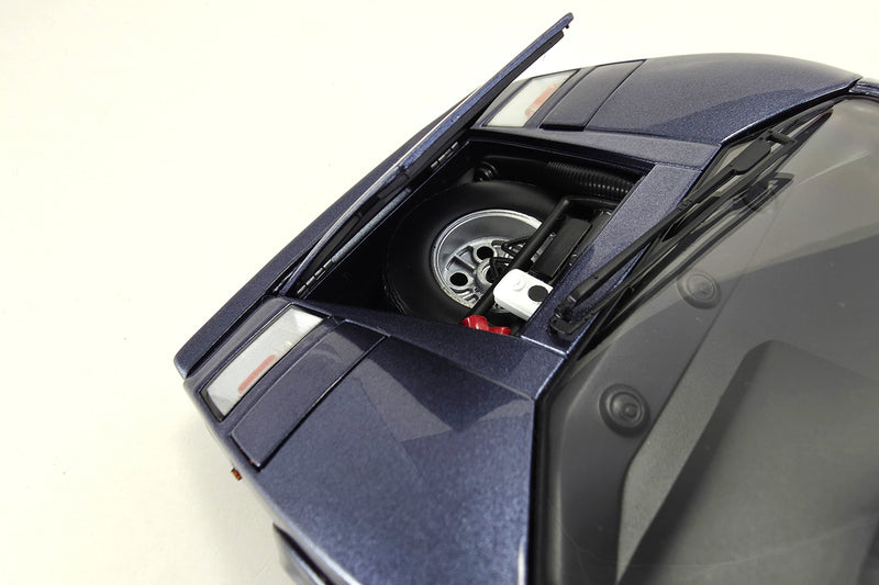 1:18-scale Lamborghini Countach 5000 Quattrovalvole by Kyosho | Front Compartment