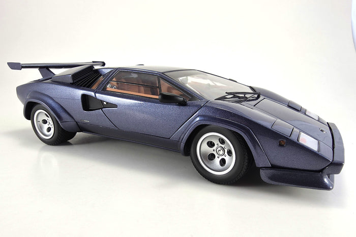 1:18-scale Lamborghini Countach 5000 Quattrovalvole by Kyosho | Right Front Quarter