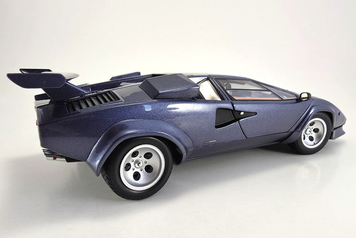1:18-scale Lamborghini Countach 5000 Quattrovalvole by Kyosho | Right Rear Quarter