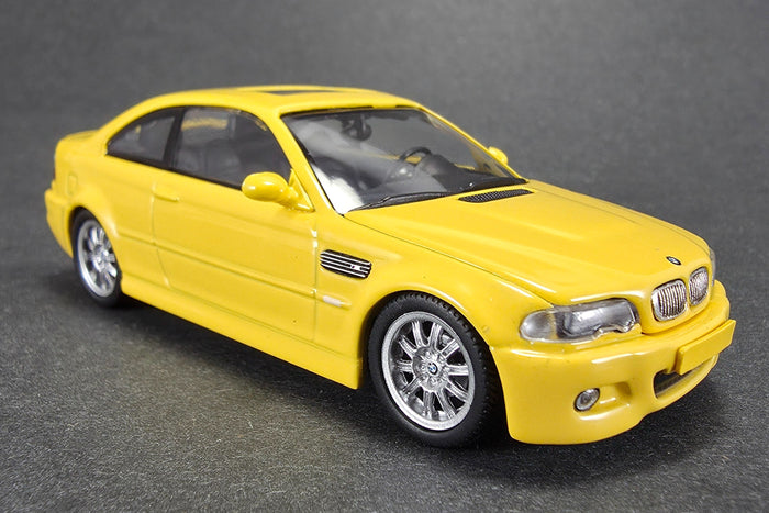 1:43 scale diecast BMW M3 (E46) by Maxichamps | Right Front Quarter