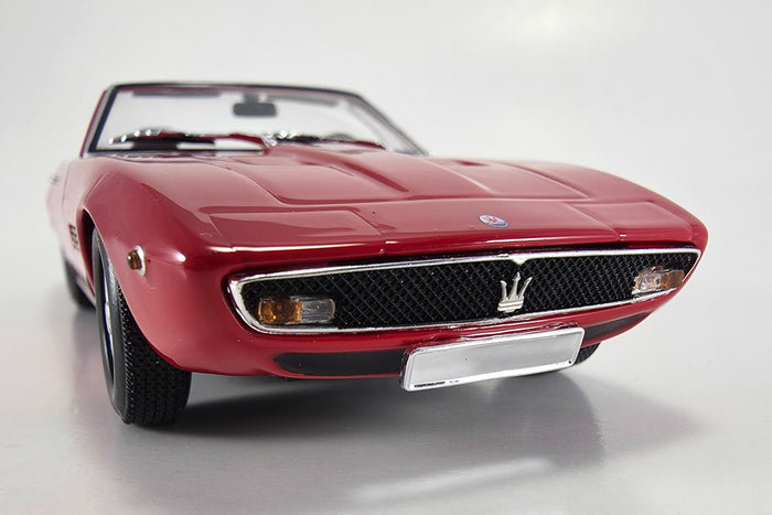 1:43 Scale Model Maserati Ghibli Spyder by Maxichamps | Front Detail