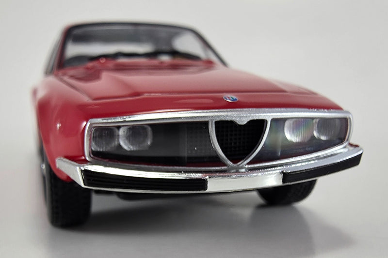 1:43 Scale Alfa Romeo 1600 Junior Zagato by Maxichamps | Front Detail