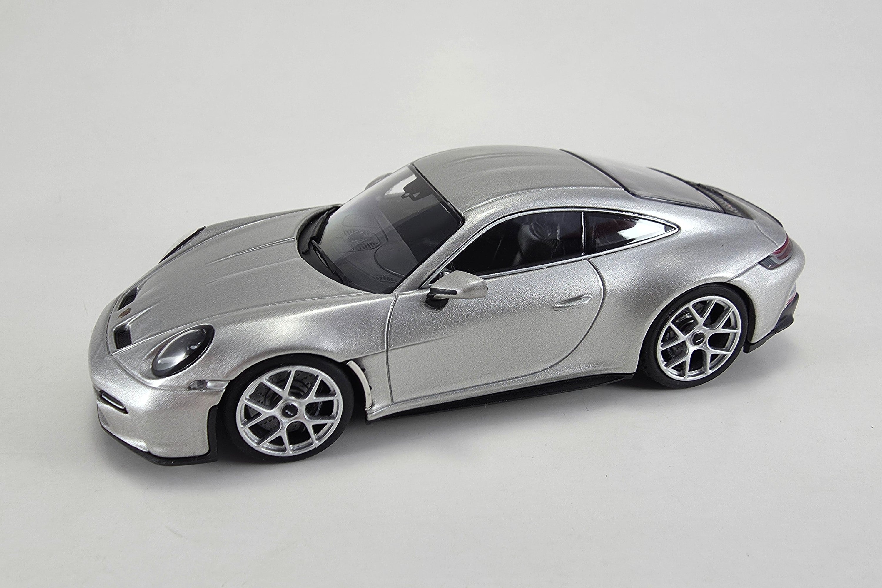 1:43 Scale Diecast Porsche 911 S/T by Maxichamps | Front Quarter
