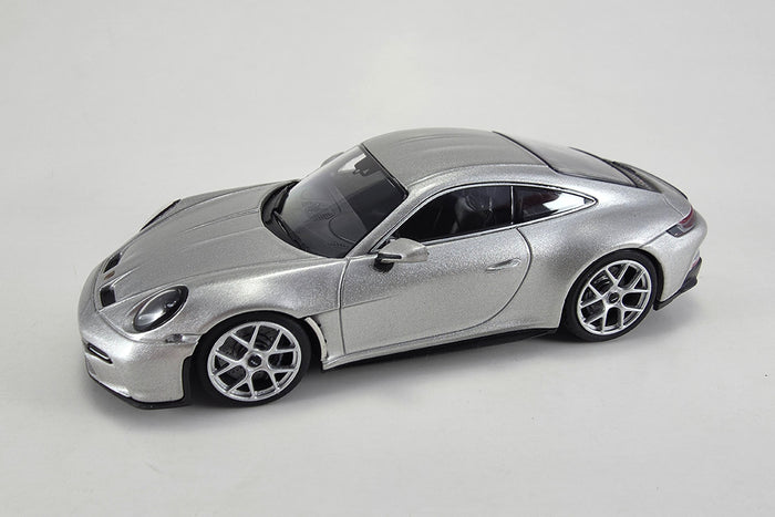 1:43 Scale Diecast Porsche 911 S/T by Maxichamps | Front Quarter