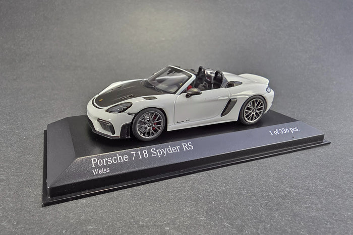 1:43 scale Porsche 718 Spyder RS by Minichamps | Display Base