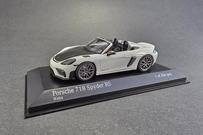 1:43 scale Porsche 718 Spyder RS by Minichamps | Display Base