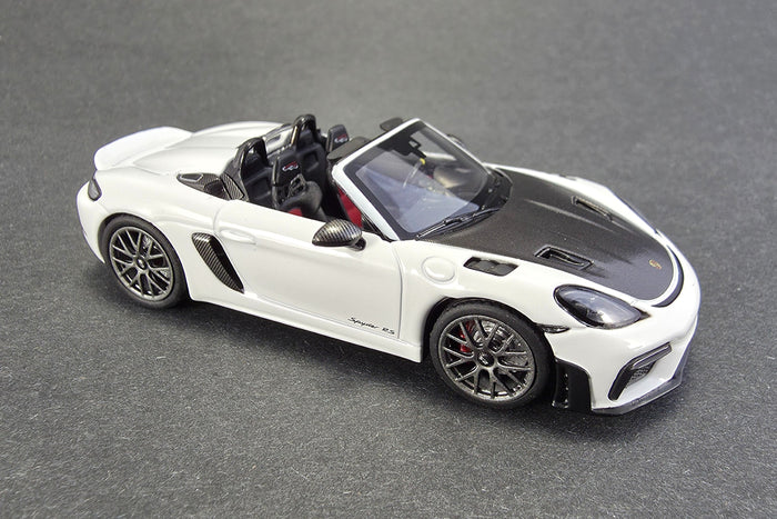 1:43 scale Porsche 718 Spyder RS by Minichamps | Front Right Quarter