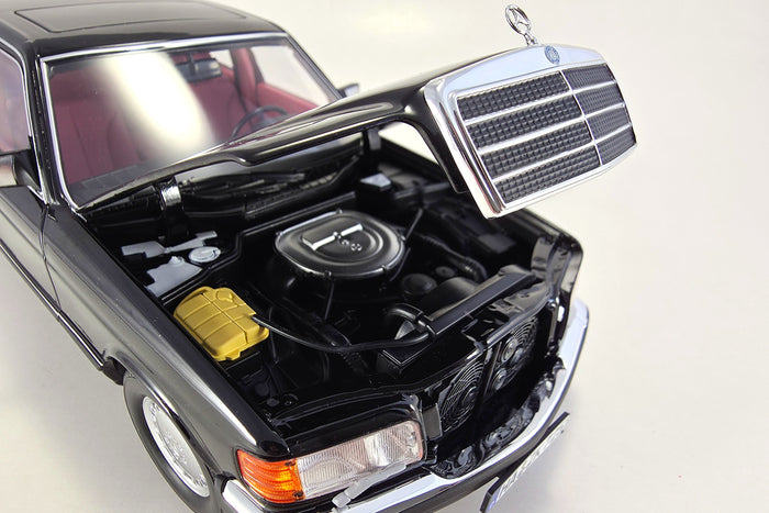 1:18 Scale Model Mercedes-Benz 560SEL (W126) by Norev | Engine Detail