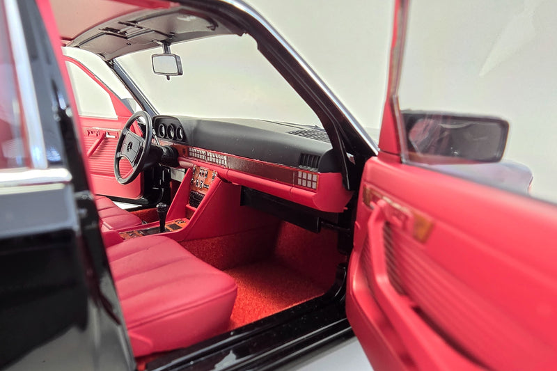 1:18 Scale Model Mercedes-Benz 560SEL (W126) by Norev | Right Interior