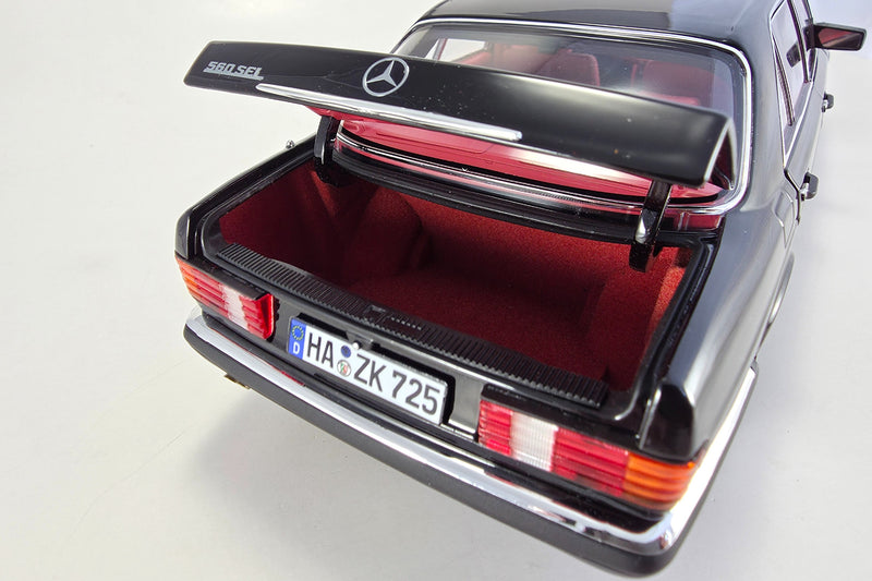 1:18 Scale Model Mercedes-Benz 560SEL (W126) by Norev | Trunk Detail