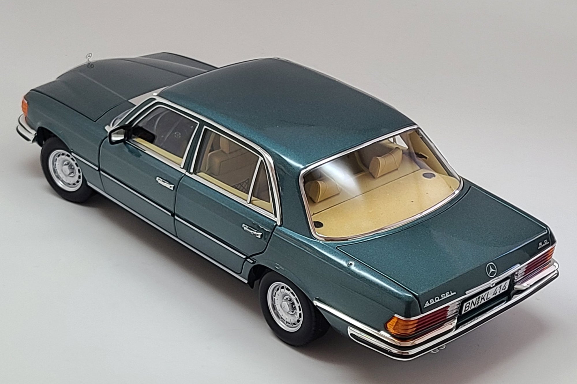 Mercedes-Benz 450SEL 6.9 | 1:18 Scale Diecast Model Car | Norev 