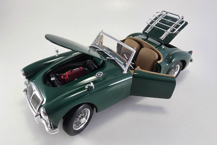 1:18 scale diecast MG MGA (1955) by Norev | Opening parts