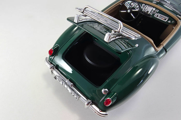 1:18 scale diecast MG MGA (1955) by Norev | Trunk detail
