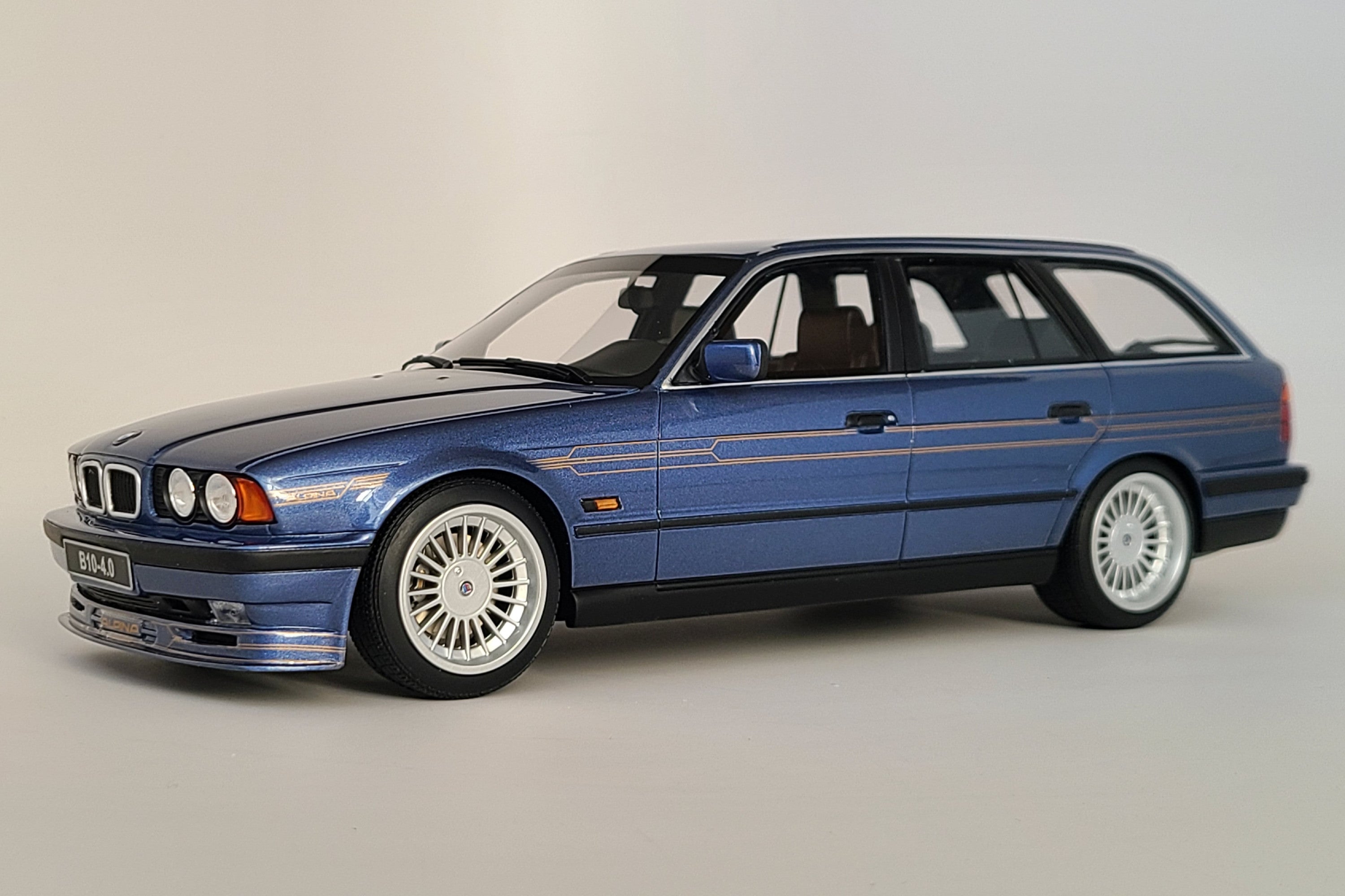 Modelcar Group 1:18 BMW Alpina B10 (E34) 4.6 grün metallic