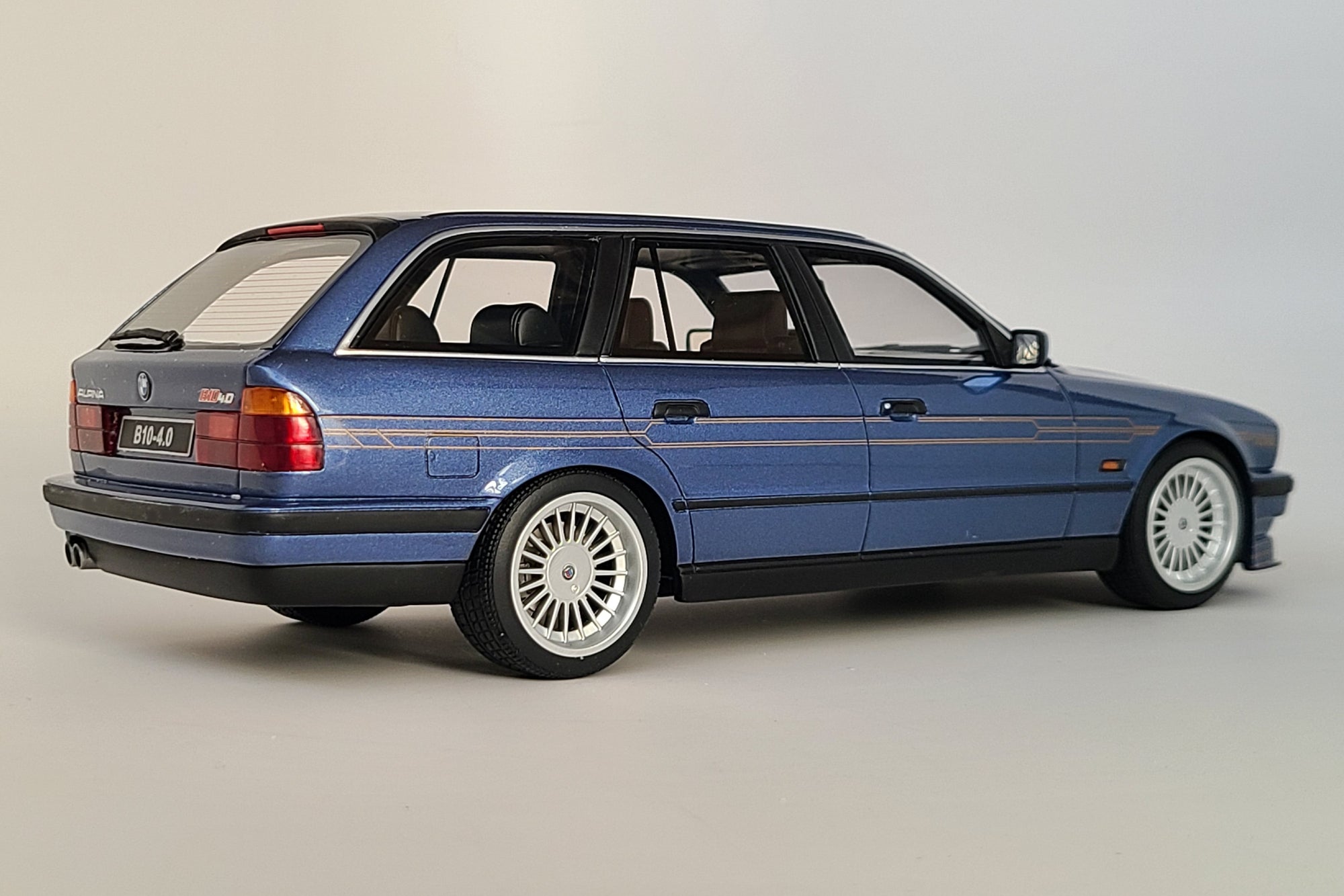 Modelcar Group 1:18 BMW Alpina B10 (E34) 4.6 grün metallic