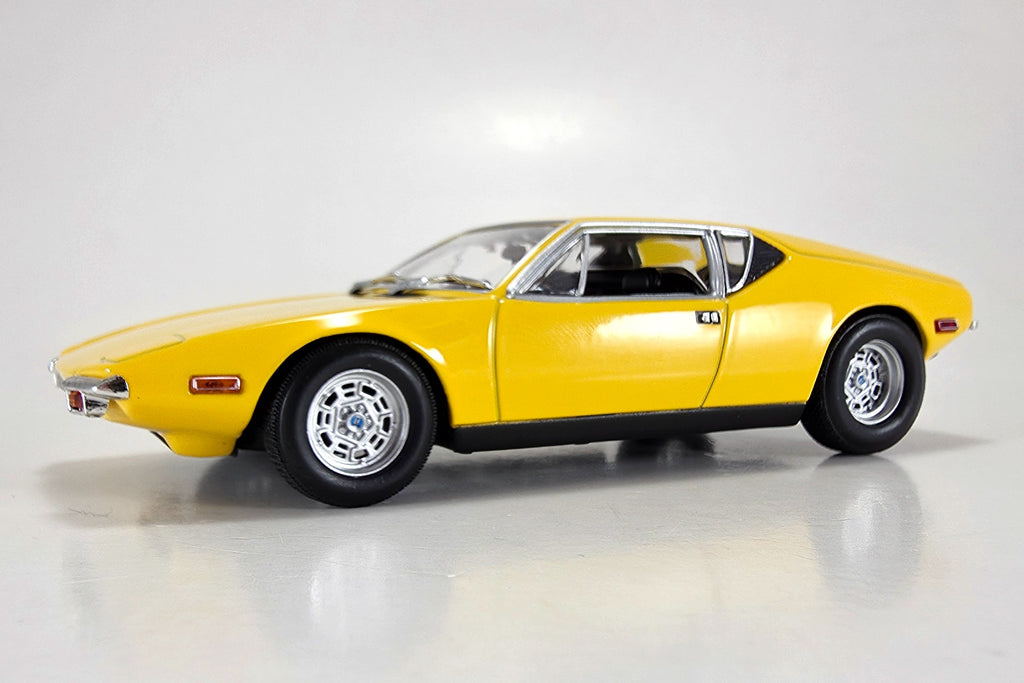 De Tomaso Pantera - 1:43 Scale Diecast Model Car by Maxichamps