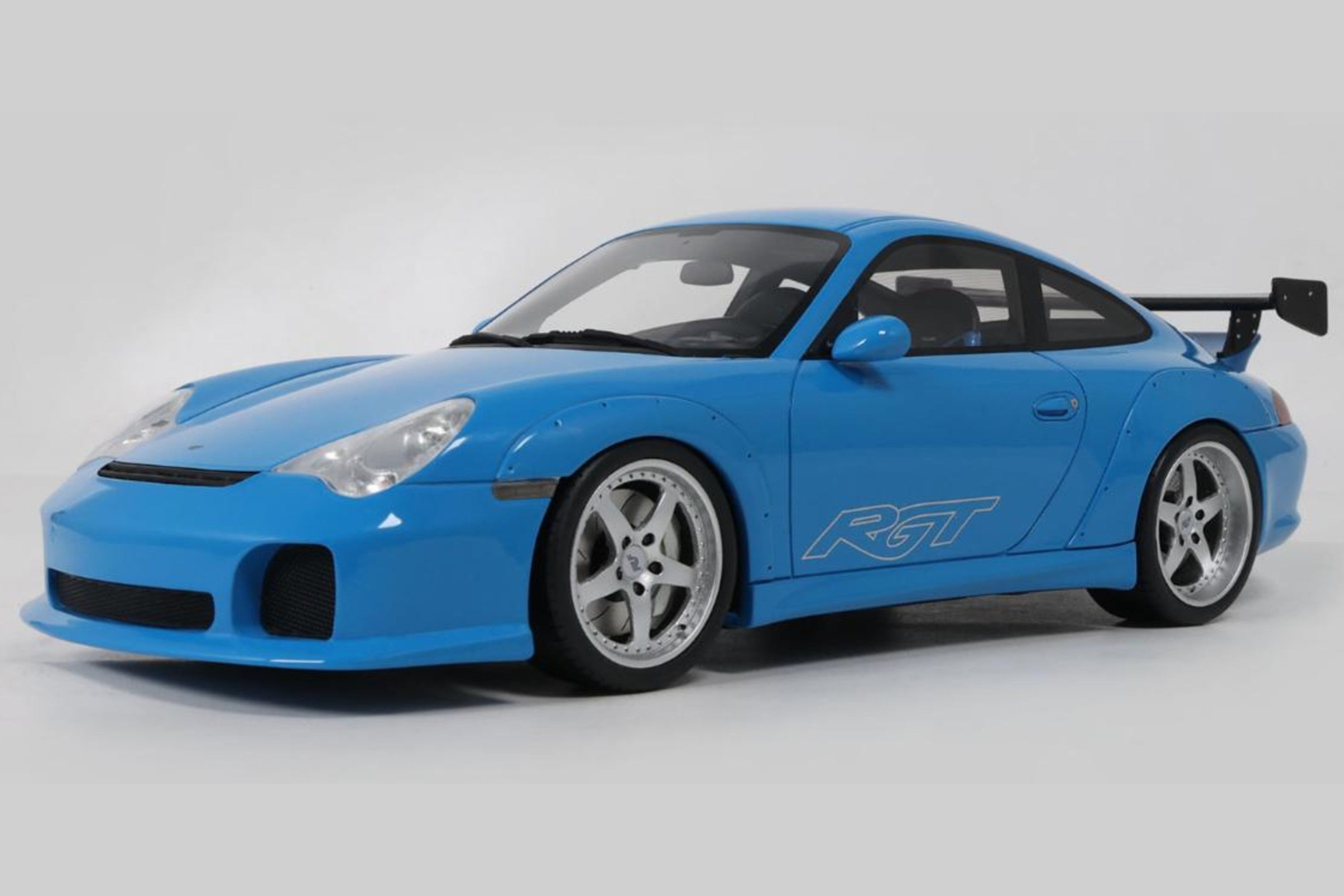 1:18 scale model Ruf RGT (2004) by GT Spirit | Front Quarter View
