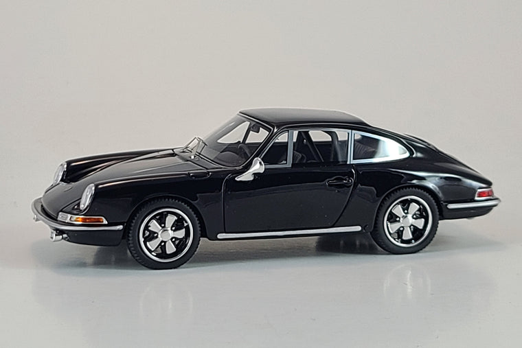 Porsche 911S (1967) - 1:43 Scale Model Car by Tecnomodel