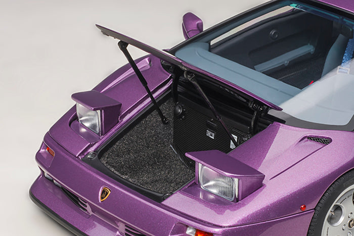Lamborghini Diablo SE30 | 1:18 Scale Model Car by AUTOart | Frunk Detail