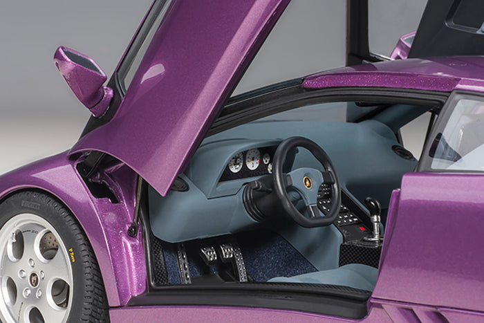 Lamborghini Diablo SE30 | 1:18 Scale Model Car by AUTOart | Left Cockpit Detail