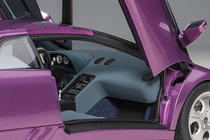 Lamborghini Diablo SE30 | 1:18 Scale Model Car by AUTOart | Right Quarter Detail