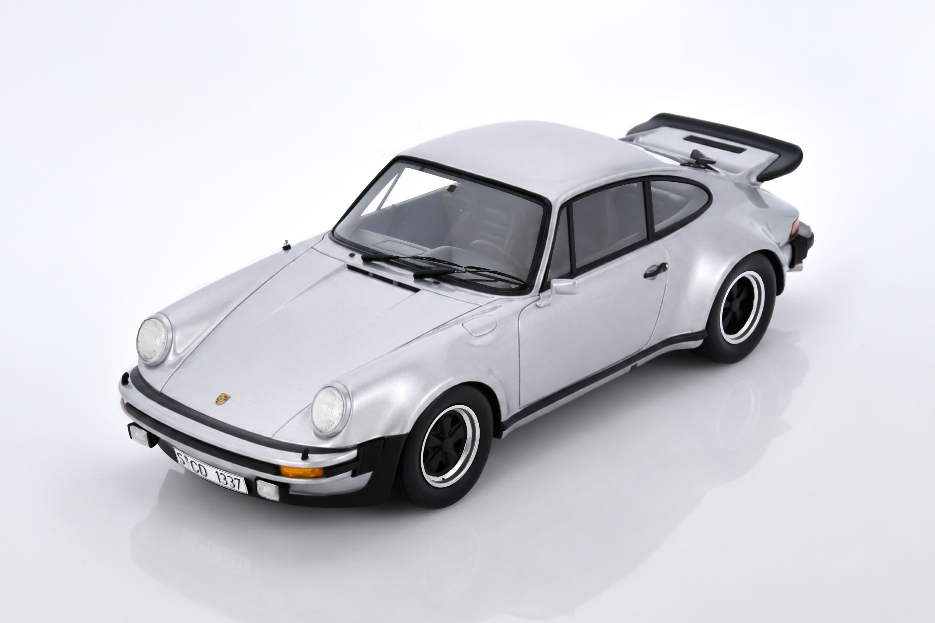 1:43 scale model Porsche 930 Turbo 3.0 (1975) by Spark | Front Quarter View