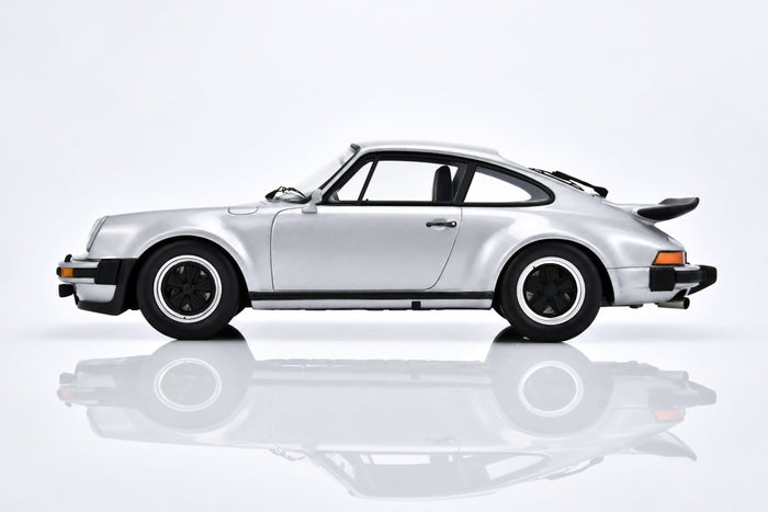 1:43 scale model Porsche 930 Turbo 3.0 (1975) by Spark | Side View