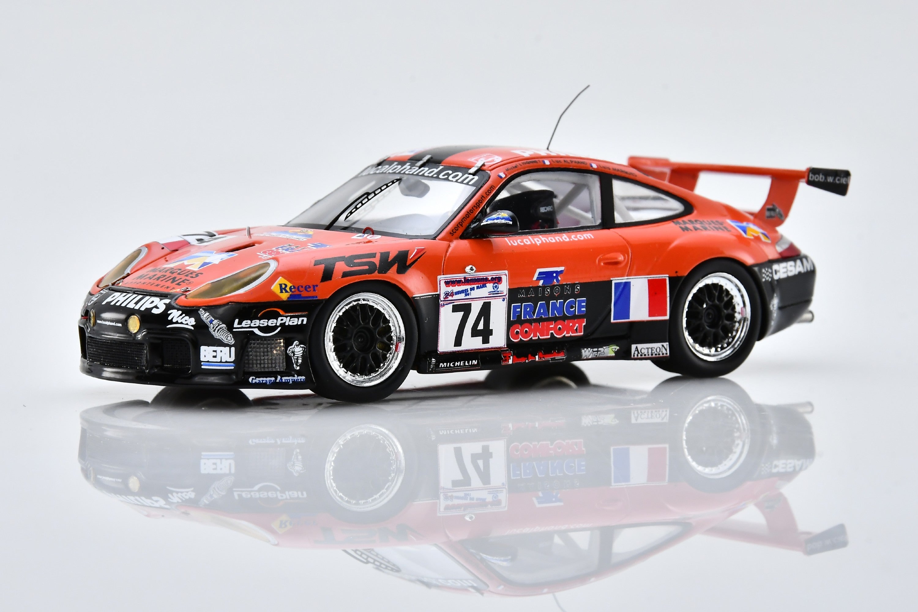 1:43 scale model Porsche 996 GT3-R (2001 Le Mans #74) by Spark | Front Quarter View