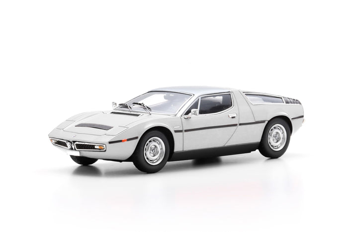 1:43 scale model Maserati Bora (1971) by Spark | Front Quarter View