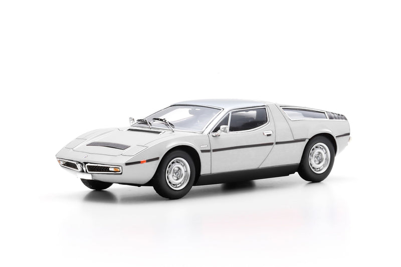 1:43 scale model Maserati Bora (1971) by Spark | Front Quarter View