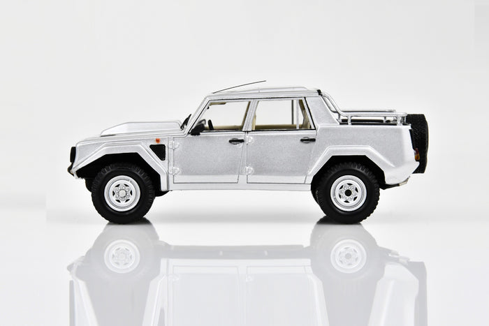 1:43 scale model Lamborghini LM002 (1986) by Spark | Side View