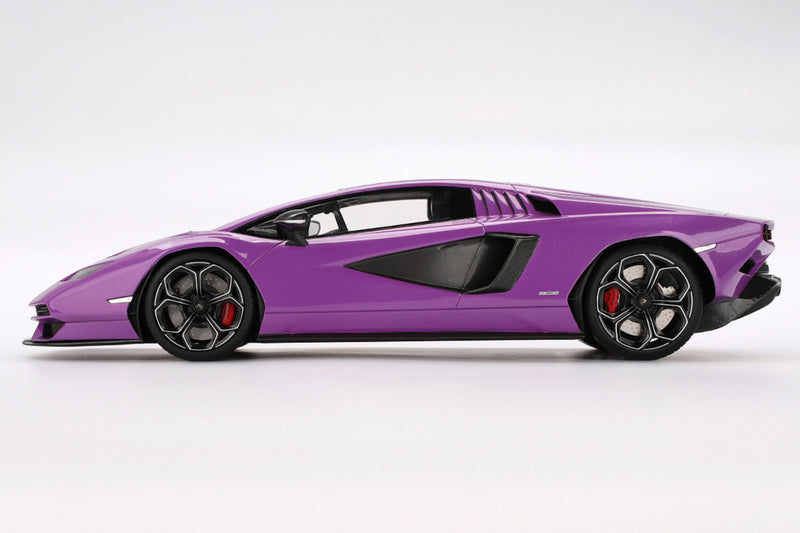 1:18 Scale Lamborghini Countach LPI 800-4 by TopSpeed | Side View