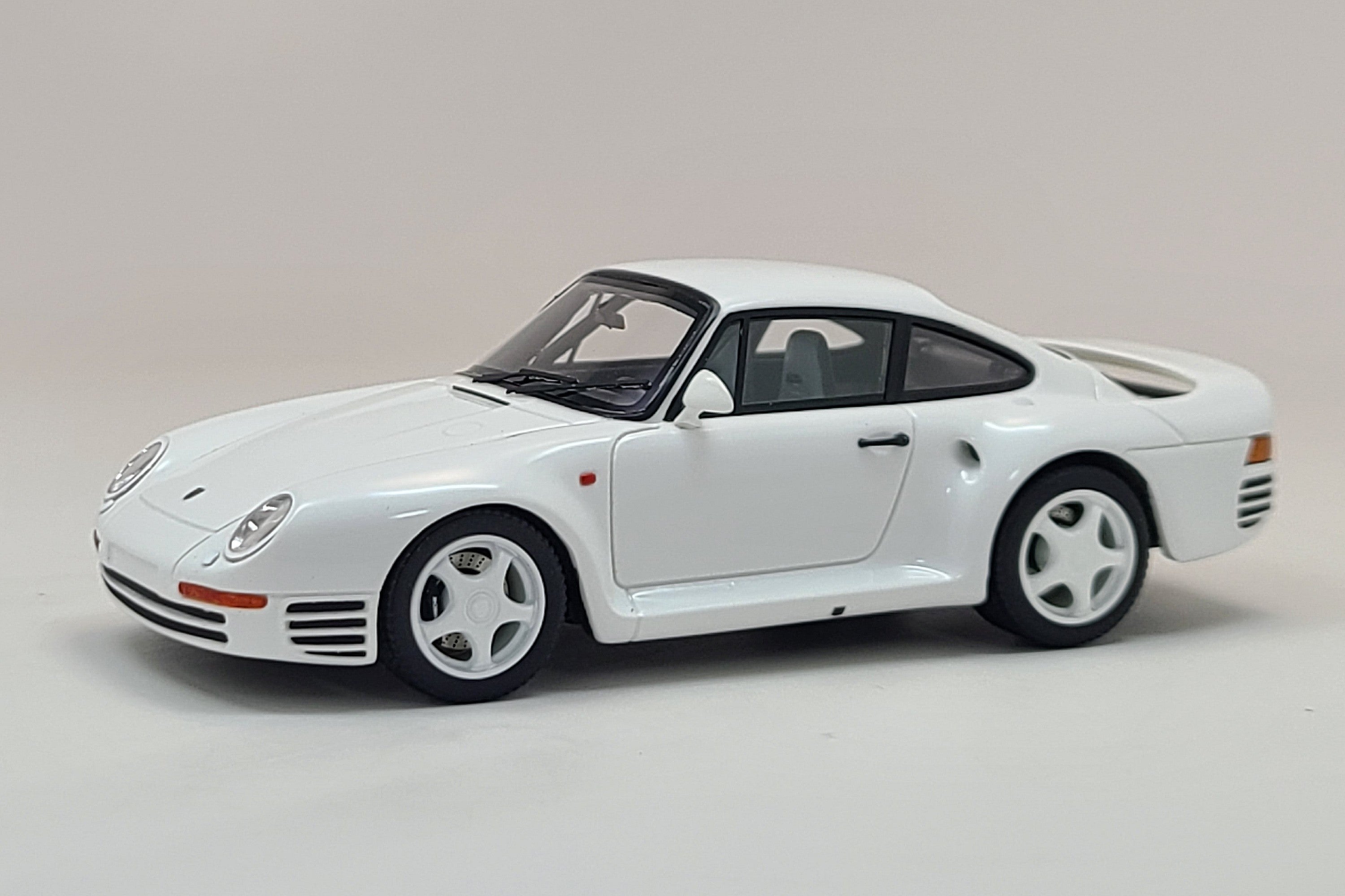 Porsche 959 Sport | 1:43 Scale Model Car by TSM | White Variant Front