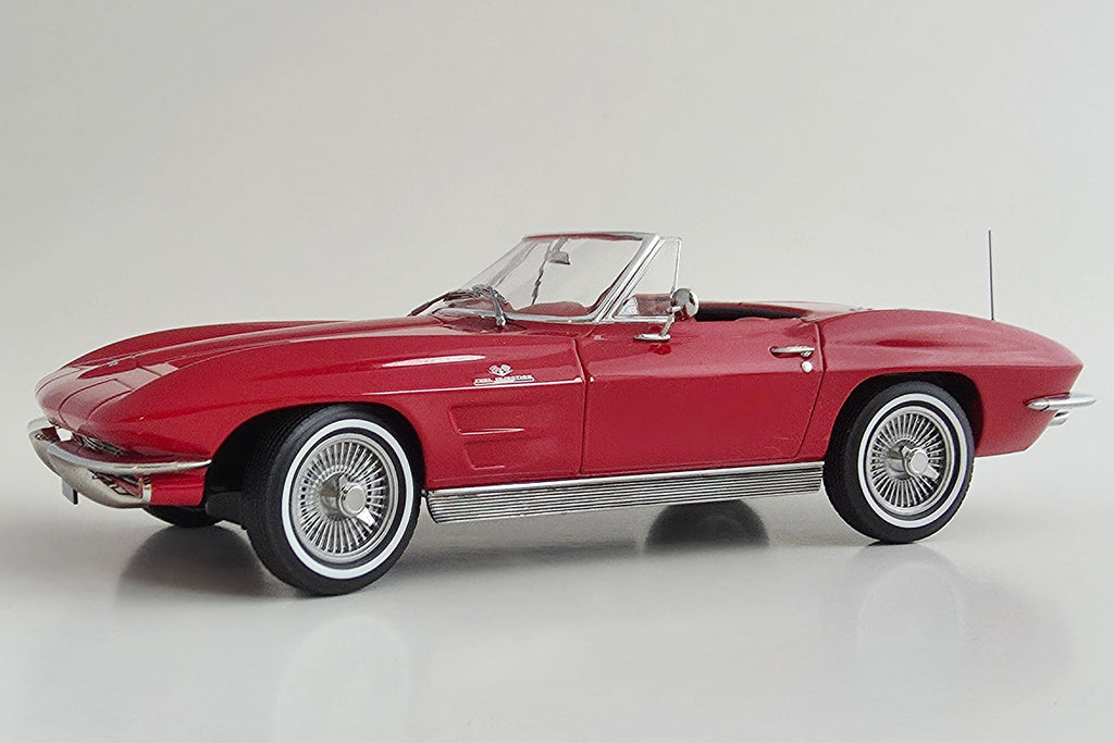 Chevrolet Corvette Stingray Roadster (1963) - 1:18 Scale Diecast Model Car by Norev