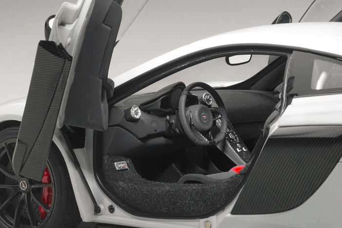 McLaren 675LT | 1:18 Scale Model Car by AUTOart | Left Interior