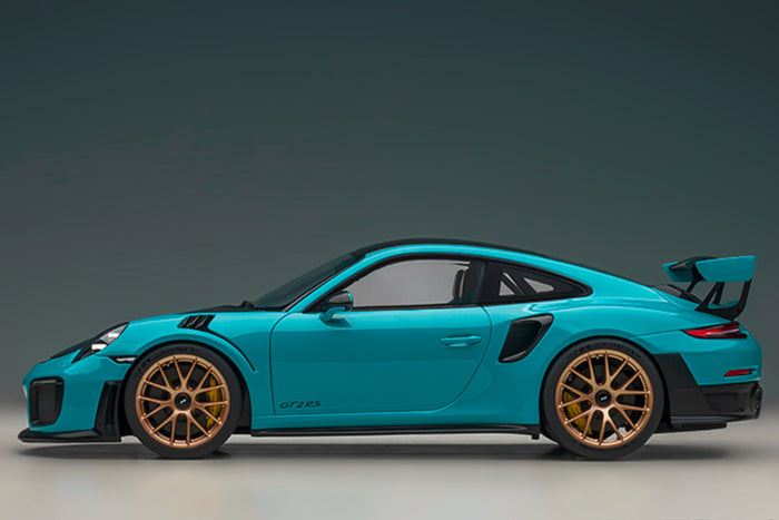 Porsche 911 GT2RS Weissach Package (991.2) | 1:18 Scale Model Car by AUTOart | Profile