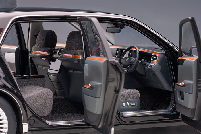 Toyota Century (2018) | 1:18-Scale Model Car by AUTOart | Right Interior