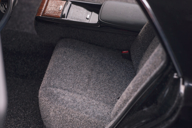 Toyota Century (2018) | 1:18-Scale Model Car by AUTOart | Interior Detail