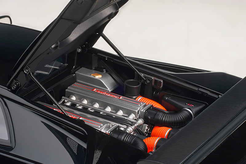 Lamborghini Diablo SV-R | 1:18 Scale Model Car by AUTOart | Engine Detail