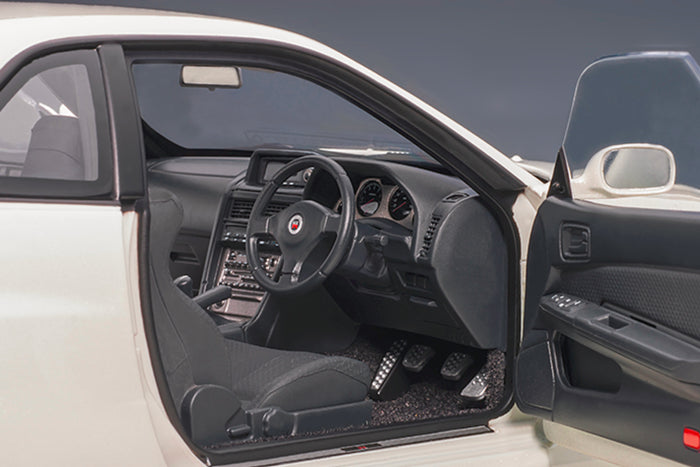 Nissan Skyline GT-R V-Spec II (R34) | 1:18 Scale Model Car by AUTOart | Right Interior