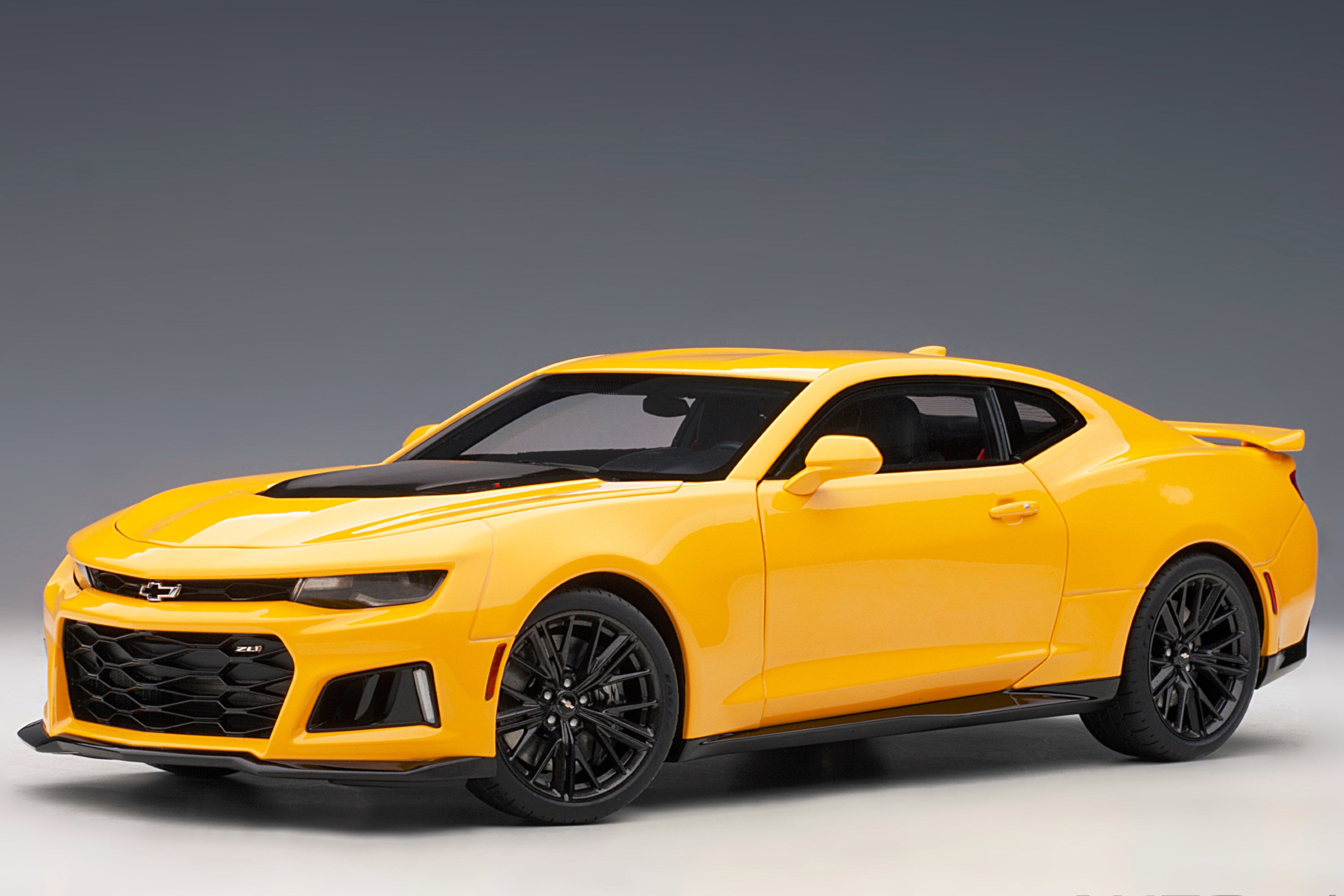 Chevrolet Camaro ZL1 (2017) | 1:18 Scale Model Car by AUTOart | Front Quarter