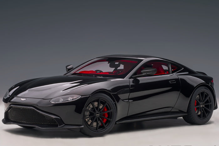 Aston Martin Vantage (2019) | 1:18 Scale Model Car by AUTOart | Front Quarter