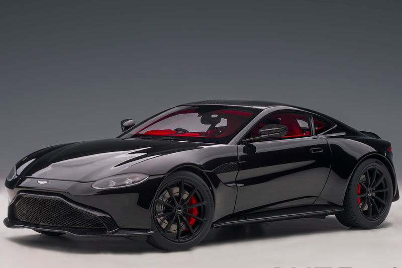 Aston Martin Vantage (2019) | 1:18 Scale Model Car by AUTOart | Front Quarter