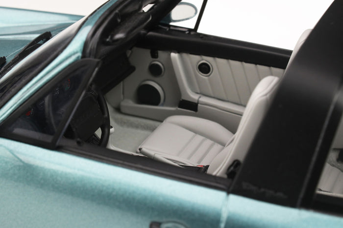 Porsche 964 Carrera 4 Targa | 1:18 Scale Model Car by GT Spirit | Interior Detail