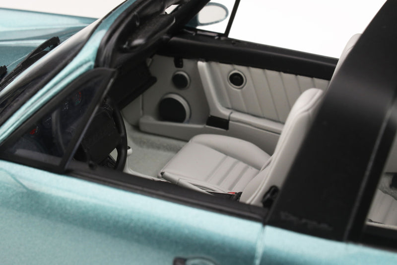 Porsche 964 Carrera 4 Targa | 1:18 Scale Model Car by GT Spirit | Interior Detail