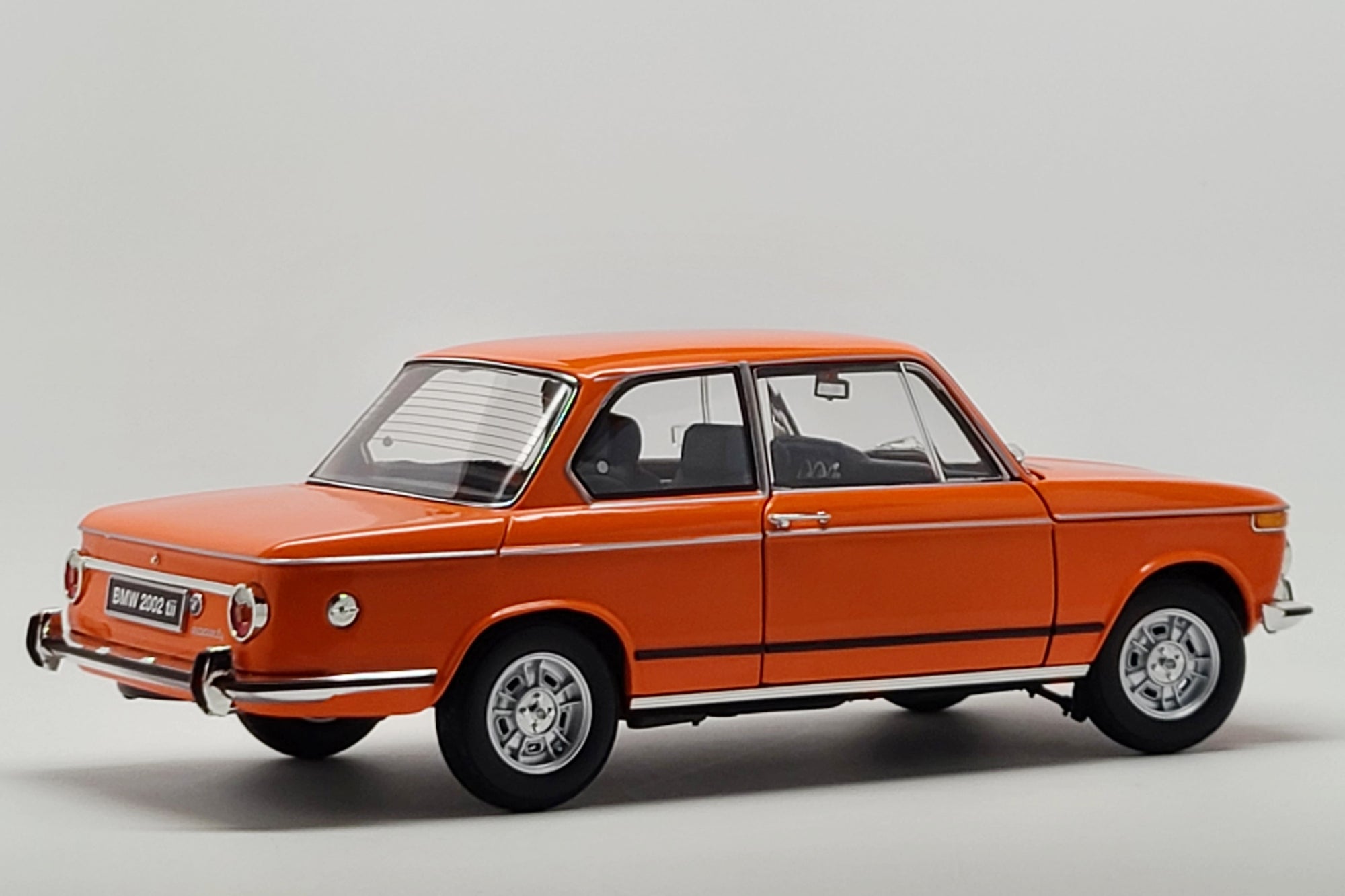 1972 BMW 2002 tii orange 1:18 Kyosho diecast scale model miniature