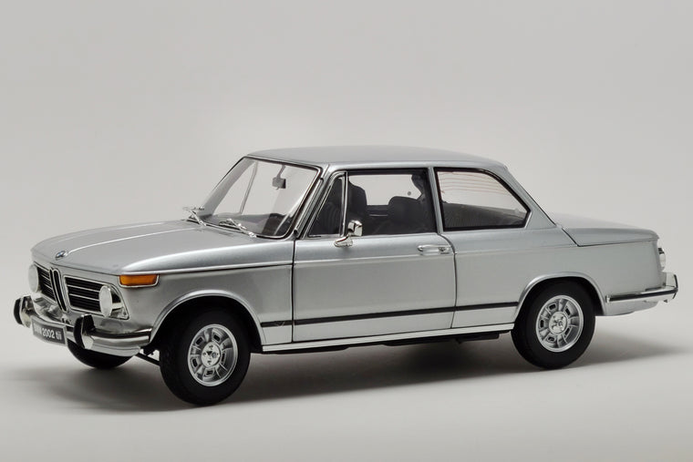 BMW 2002tii (1972) - 1:18 Scale Diecast Model Car by Kyosho