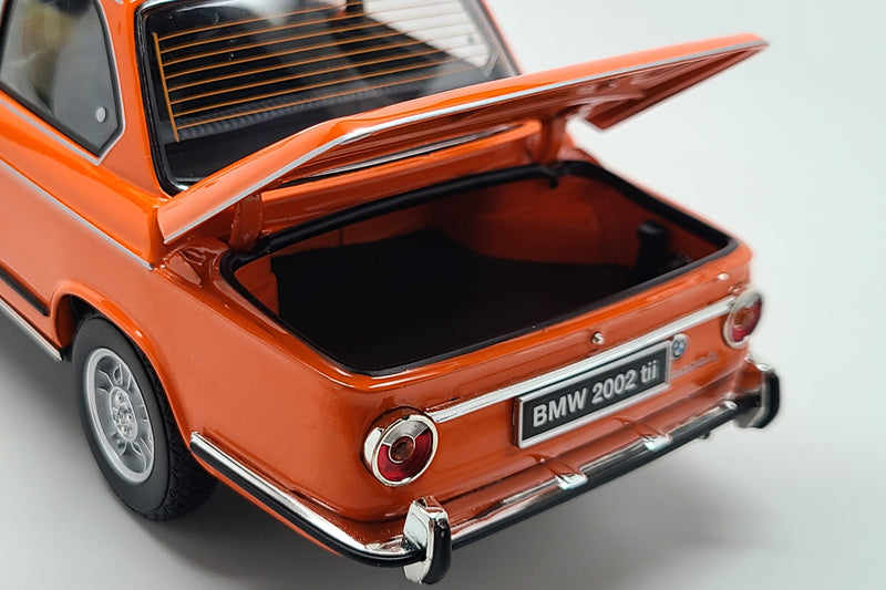 BMW 2002tii (1972) | 1:18 Scale Diecast Model Car by Kyosho | Trunk Detail